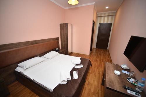 Hotel Holiday House Batumi