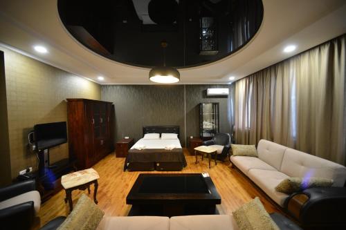 Hotel Holiday House Batumi
