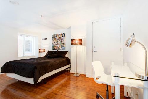 Palais-des-congr�s Furnished Apartments