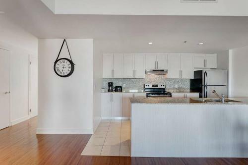 Palais-des-congr�s Furnished Apartments