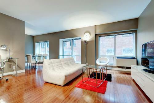 Palais-des-congr�s Furnished Apartments
