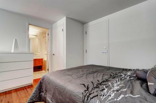 Palais-des-congr�s Furnished Apartments