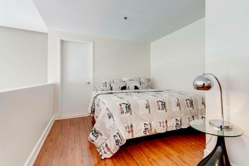 Palais-des-congr�s Furnished Apartments