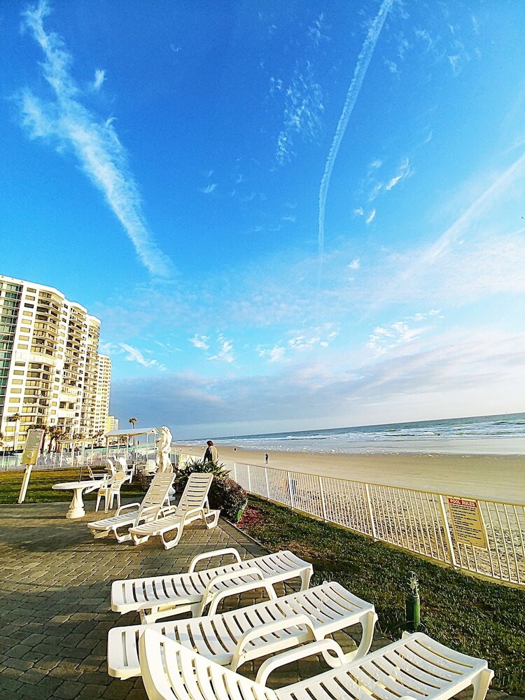*emerald Shores Hotel*