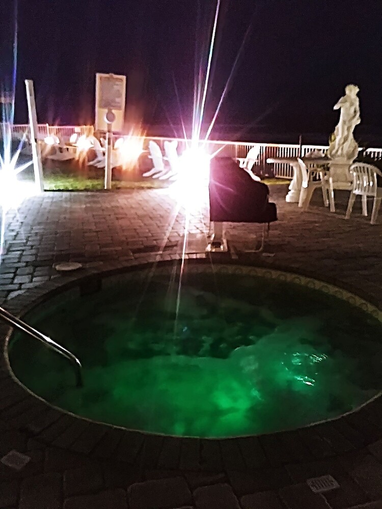 *emerald Shores Hotel*