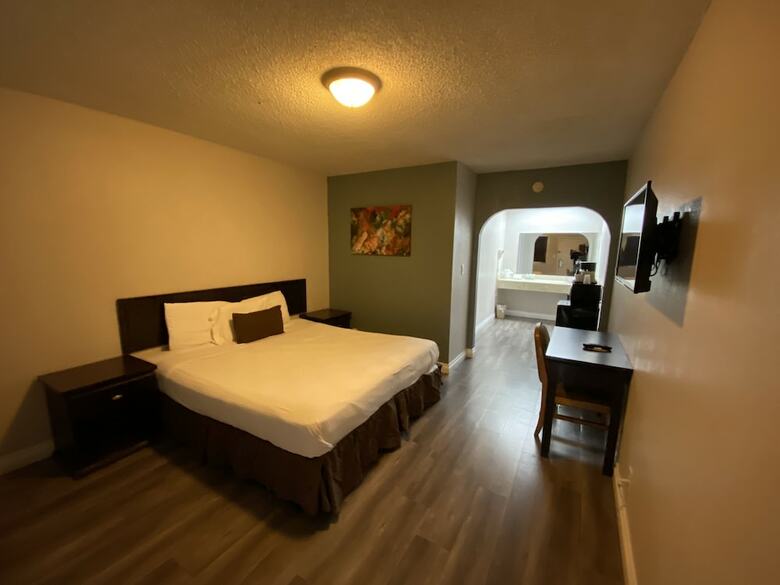 Hotel Anaheim Executive Inn & Suites