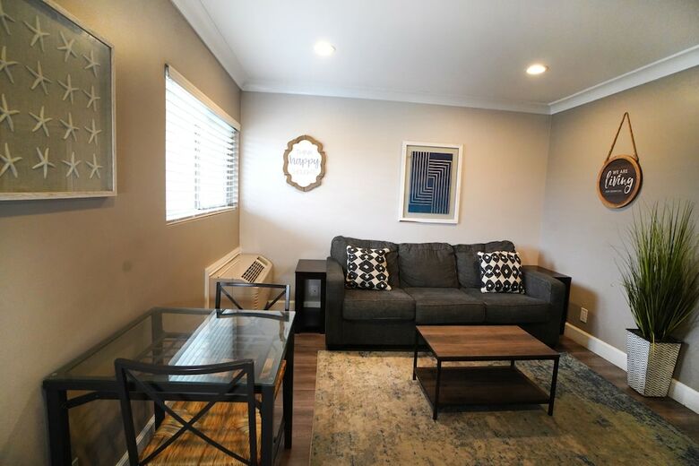 Hotel Anaheim Executive Inn & Suites