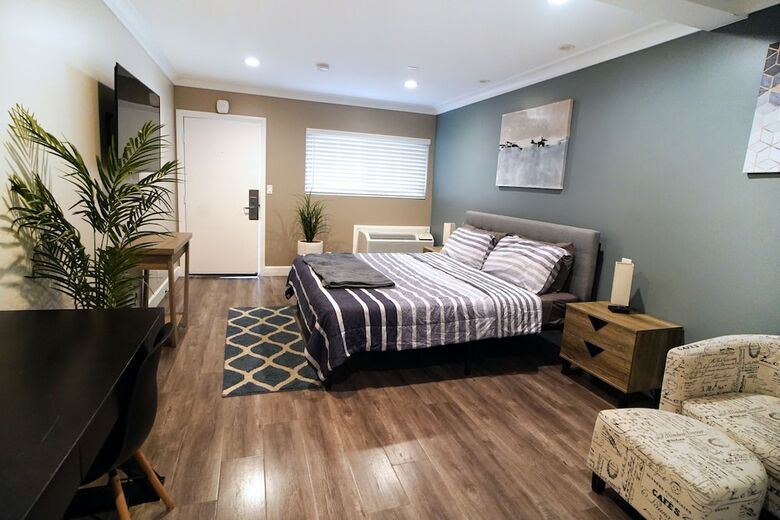 Hotel Anaheim Executive Inn & Suites
