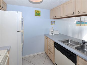 Hotel Resortquest Rentals At Islander Condominiums