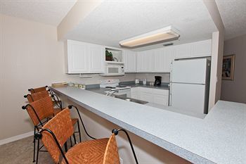 Hotel Resortquest Rentals At Islander Condominiums