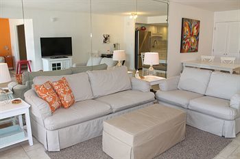 Hotel Resortquest Rentals At Islander Condominiums
