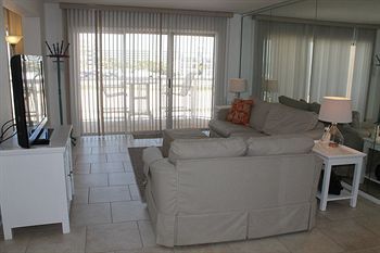 Hotel Resortquest Rentals At Islander Condominiums