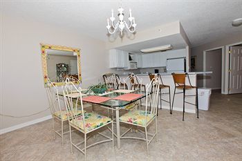 Hotel Resortquest Rentals At Islander Condominiums