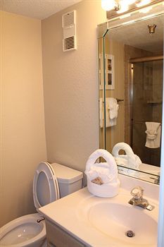 Hotel Resortquest Rentals At Islander Condominiums