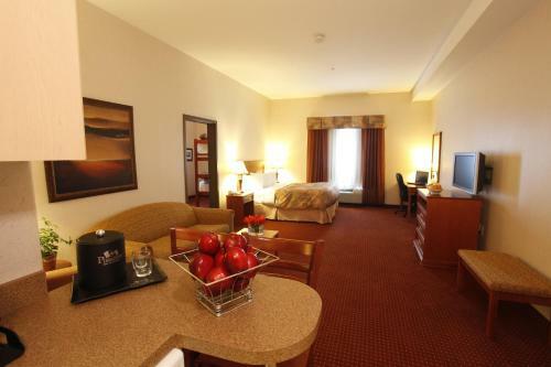 Hotel Pomeroy Inn And Suites Dawson Creek