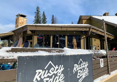 Hotel The Griz Inn By Park Vacation Management