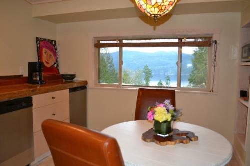 Hostal Casa Bella Guesthouse On Sechelt Inlet