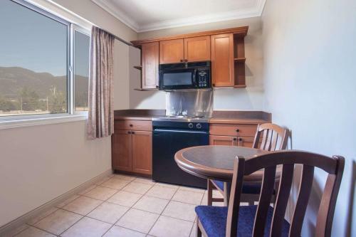 Hotel Super 8 By Wyndham Castlegar Bc