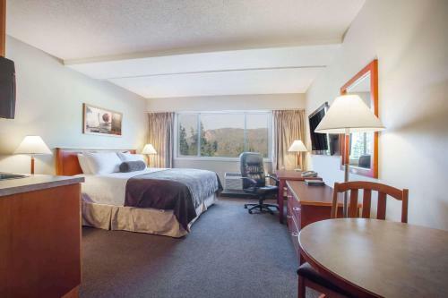 Hotel Super 8 By Wyndham Castlegar Bc