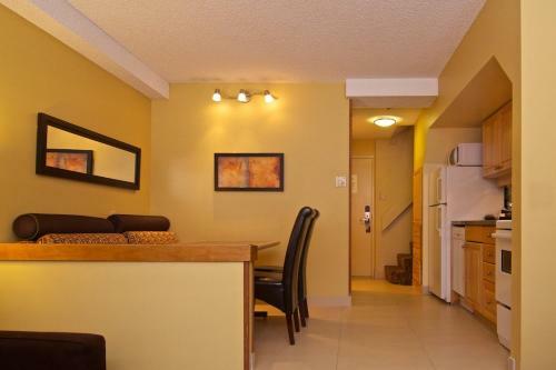 Mountain Side Hotel Whistler By Executive