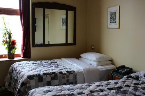 Hotel Champ De Mars Montreal