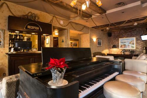 Hotel Champ De Mars Montreal