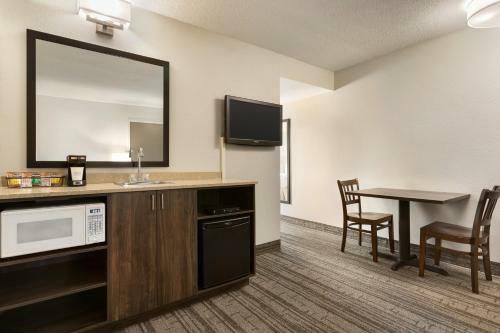 Hotel Travelodge Suites New Glasgow