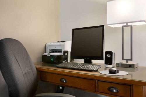 Hotel Travelodge Suites New Glasgow