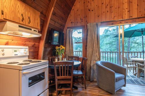 Hotel Cusheon Lake Resort