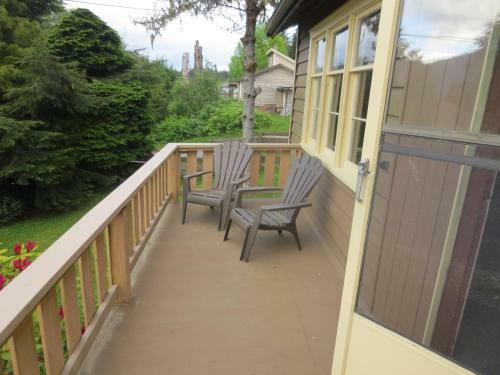 Port Renfrew Country Cottage