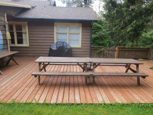 Port Renfrew Country Cottage