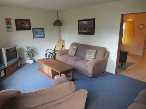 Port Renfrew Country Cottage