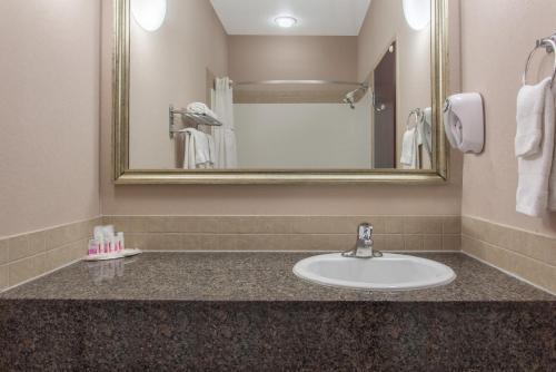 Hotel Ramada By Wyndham Brooks