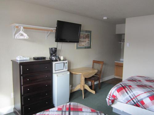 Motel Hide-away Inn