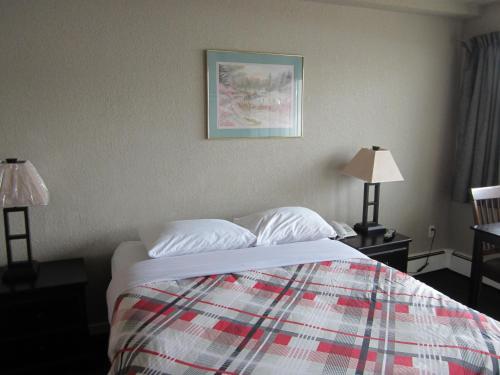 Motel Hide-away Inn