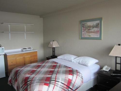 Motel Hide-away Inn