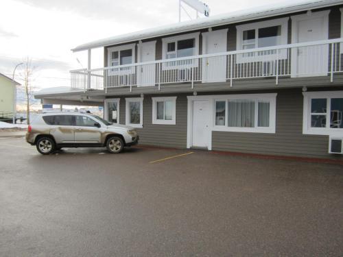 Motel Hide-away Inn