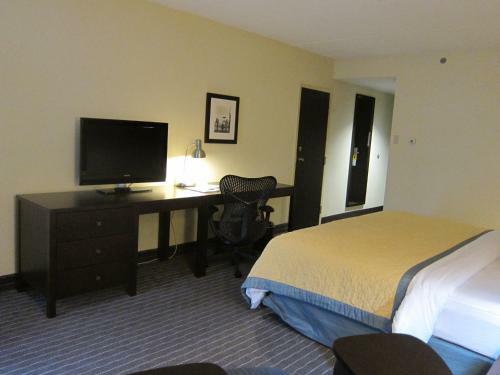 Hotel Edward Village North York