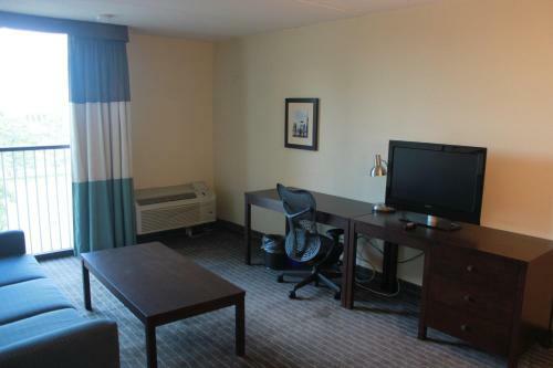 Hotel Edward Village North York