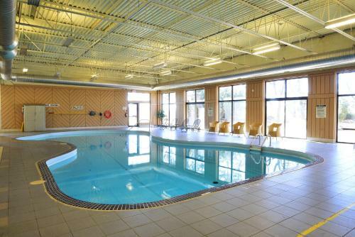 Hotel Edward Village North York