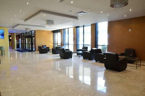 Hotel Edward Village North York