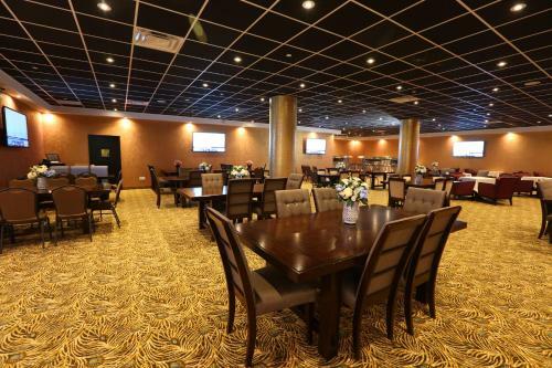 Hotel Edward Village North York