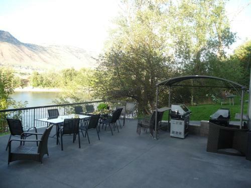 Hotel Riverland Inn & Suites