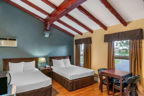 Hotel Econolodge Brossard