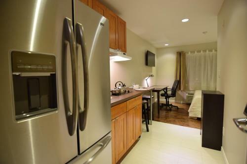 Posada The Lion Inn & Suites