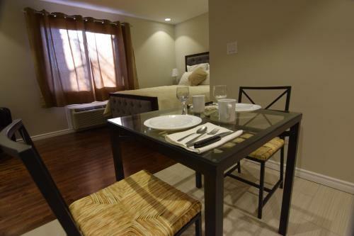 Posada The Lion Inn & Suites