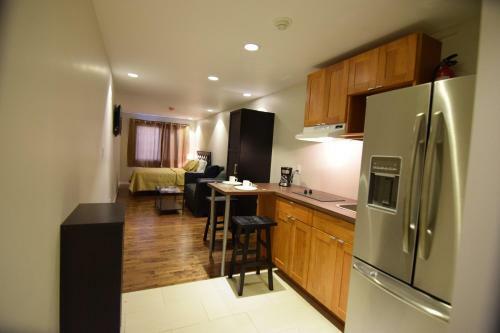 Posada The Lion Inn & Suites