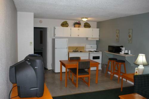 Hotel Northwoods Inn & Suites