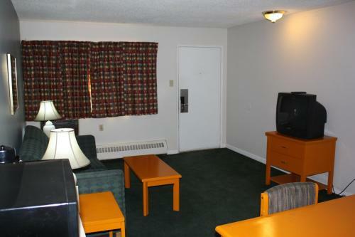 Hotel Northwoods Inn & Suites