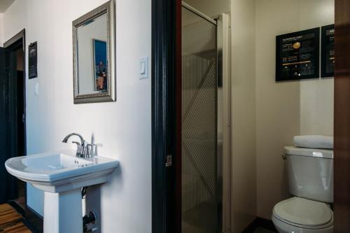 Hi- Ottawa Jail Hostel